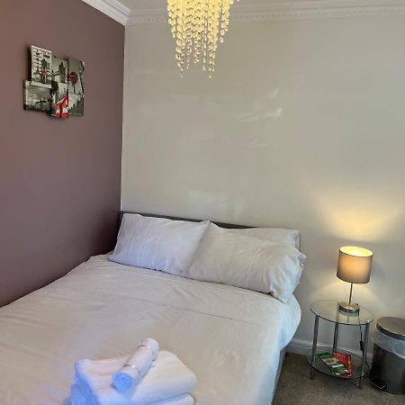 Sleepneat Bed and Breakfast Άσκοτ Εξωτερικό φωτογραφία