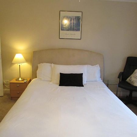 Sleepneat Bed and Breakfast Άσκοτ Δωμάτιο φωτογραφία
