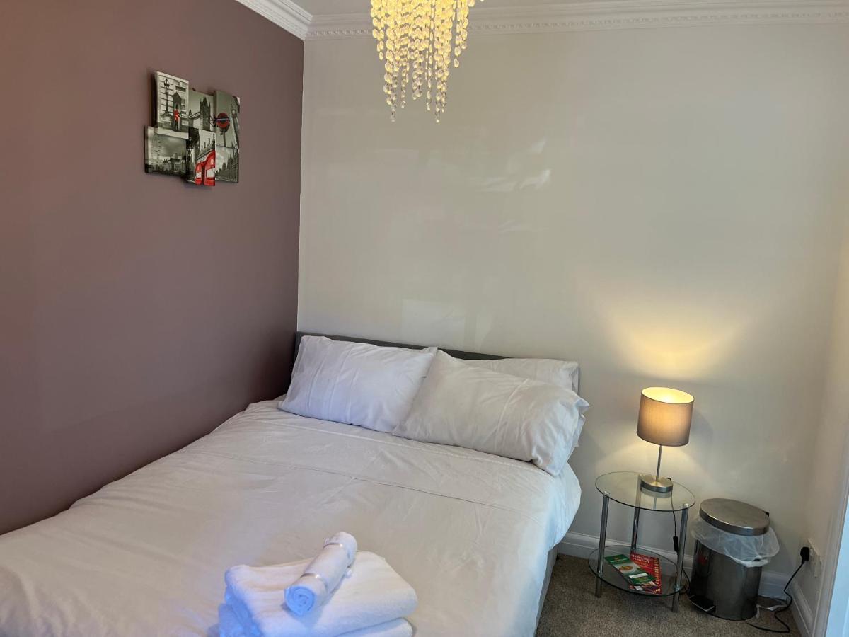 Sleepneat Bed and Breakfast Άσκοτ Εξωτερικό φωτογραφία
