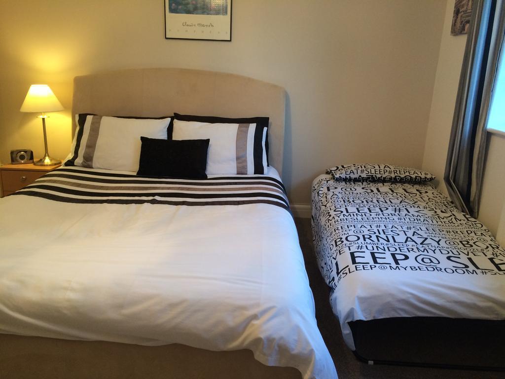 Sleepneat Bed and Breakfast Άσκοτ Εξωτερικό φωτογραφία