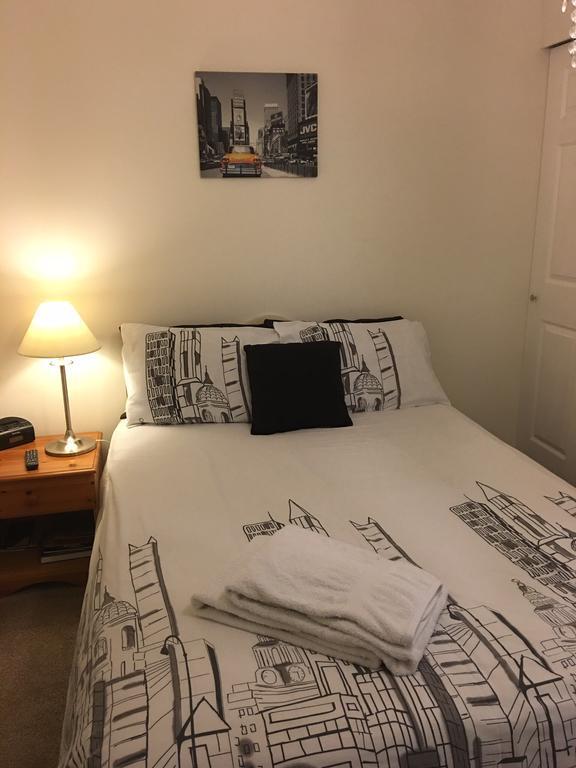 Sleepneat Bed and Breakfast Άσκοτ Δωμάτιο φωτογραφία