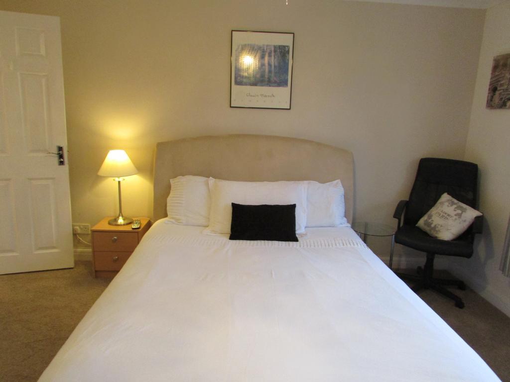 Sleepneat Bed and Breakfast Άσκοτ Δωμάτιο φωτογραφία