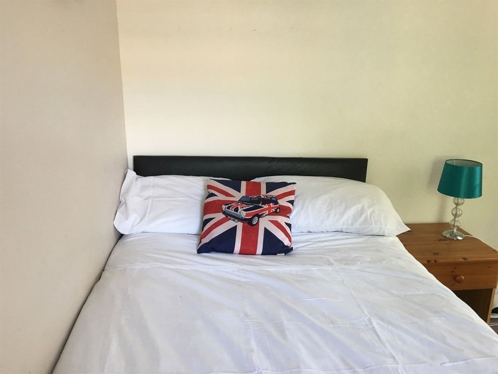 Sleepneat Bed and Breakfast Άσκοτ Εξωτερικό φωτογραφία