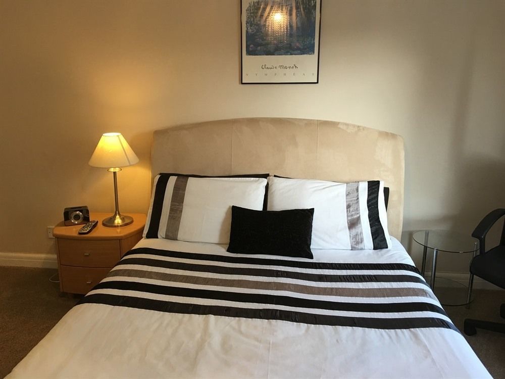 Sleepneat Bed and Breakfast Άσκοτ Εξωτερικό φωτογραφία