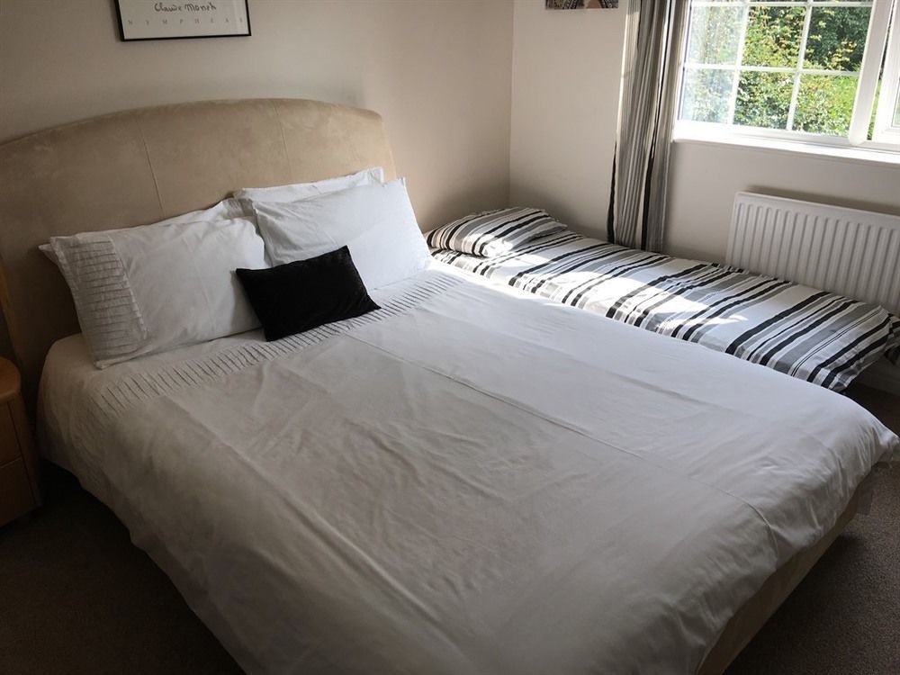 Sleepneat Bed and Breakfast Άσκοτ Εξωτερικό φωτογραφία
